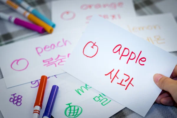 Koreański; Nauka nowego języka z karty Flash nazwy owoców — Zdjęcie stockowe