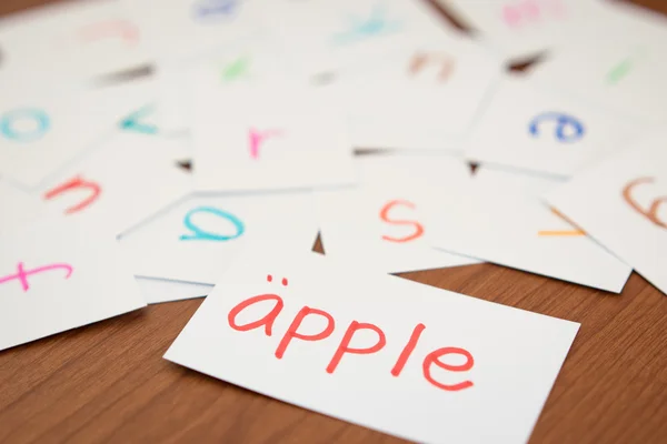 Sueco; Aprender la nueva palabra con las tarjetas del alfabeto; Escribir — Foto de Stock