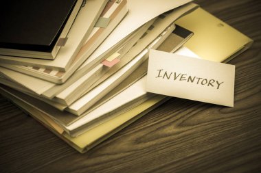 Stok; Masanın üzerindeki iş belgeler yığını