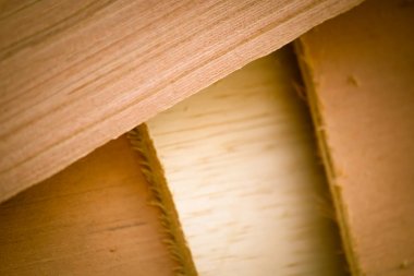 Ahşap inşaat sahasında birçok farklı parça