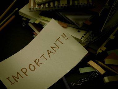 Biri üzerinde çalışıyor mesajı bırakmış Danışma; Önemli