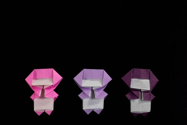 A kézzel készített Origami Ninja gyerekek a fekete háttér — Stock Fotó