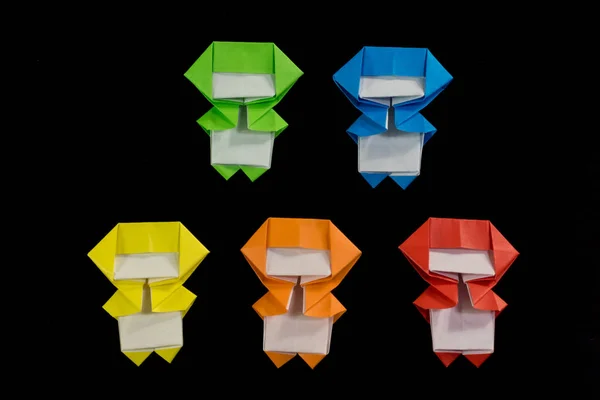 El Origami Hecho a Mano Ninja Kids en el Fondo Negro —  Fotos de Stock