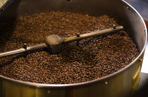 Industrial roasting coffee beans. Equipment demonstration. Lviv coffee shop. — Stock Photo, Image