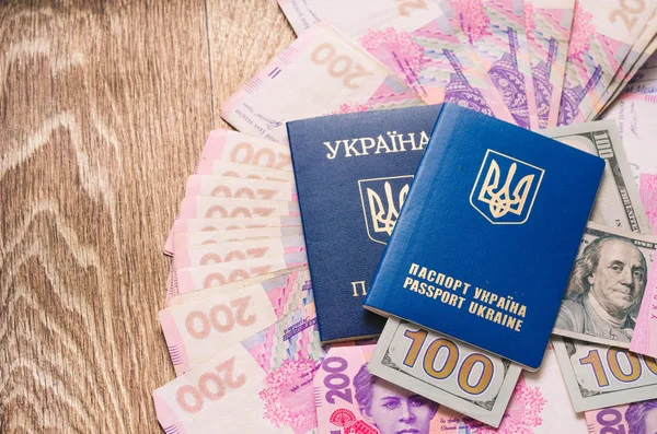Паспорт громадянина України з документами та марки і знаки з доларів і гривні — стокове фото