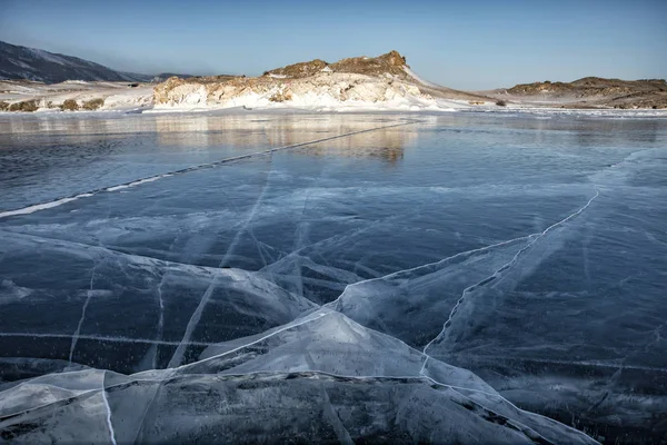 Baykal Gölü 'nde çatlamış buz