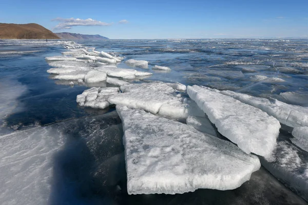 Eisschollen Und Wasser Ufer Des Baikalsees — Stockfoto