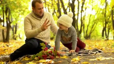 Baba oğlu parmaklar saymak için öğretim