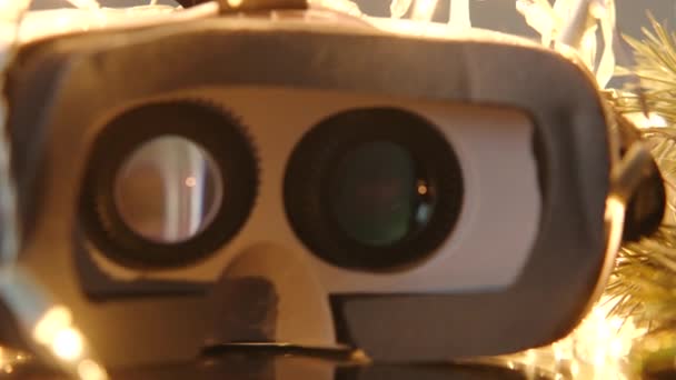 Close up de óculos VR com decoração de ano novo — Vídeo de Stock