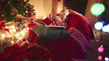 Noel gecesi kitap okuma ufaklık
