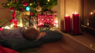 Küçük çocuk Noel Baba toplantı hakkında rüya