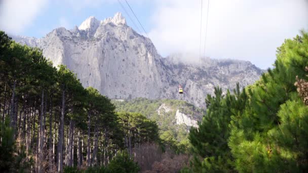 Cable-railway to the top of the mountains in the blue sky — Stock Video