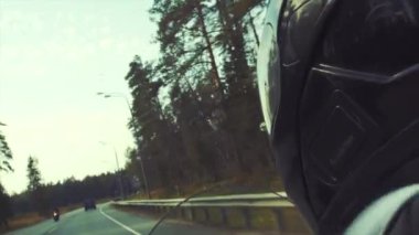 İki bisikletçileri yol açma Toplantı