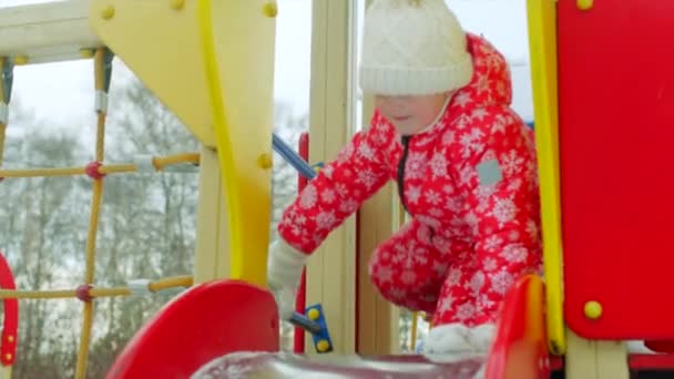 Happy little boy on the playground with his grandfather on winter holidays — Stock Video