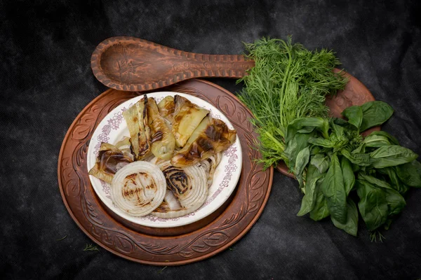 Rustik masa üzerinde ızgara sebze 