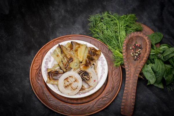 Rustik masa üzerinde ızgara sebze 