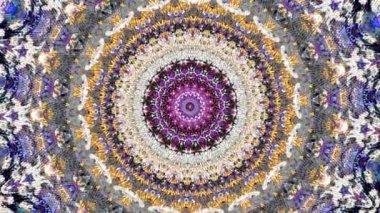 Güzel özgün sanat terapisi Mandala 'yı taşıyor. Kusursuz döngü psikoterapisi. Sağlıklı bir zihinsel denge hissini bulmak ya da geri getirmek için geometrik desenler. Yoga uzmanı, astroloji, sanat terapisti..