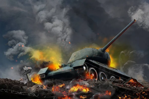 Yanan ateşi tepe üzerinde tank — Stok fotoğraf