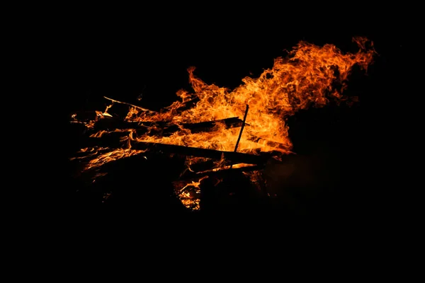 Fiamme su sfondo nero — Foto Stock