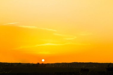 Sarı günbatımı kırsal kesimde