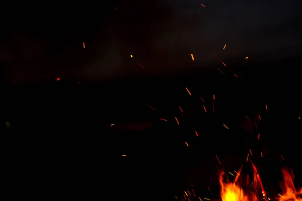 Chispas Fuego Sobre Fondo Negro — Foto de Stock