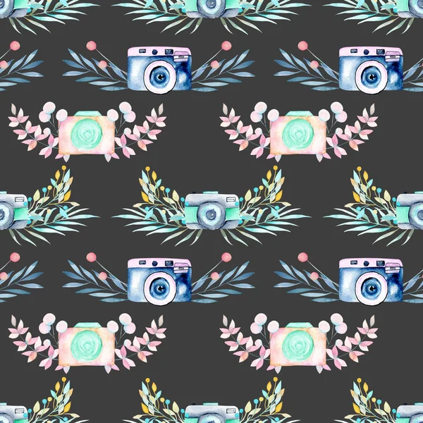 Seamless pattern with watercolor retro cameras in floral decor — Stock Photo, Image