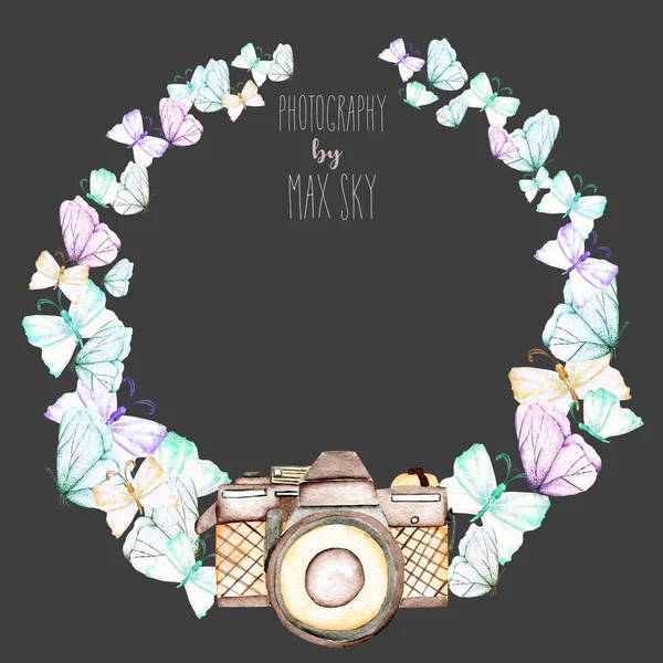 Telaio cerchio, ghirlanda con farfalle teneri acquerello e fotocamera — Foto Stock