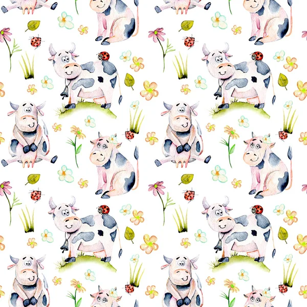 Безшовний візерунок з акварельними милими мультяшними коровами, сонечками і простими квітами — стокове фото