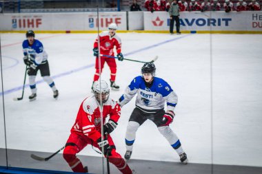 Kiev, Ukrayna - 17 Aralık 2019: Ukrayna buz hokeyi şampiyonası - Estonya Polonya 'ya karşı