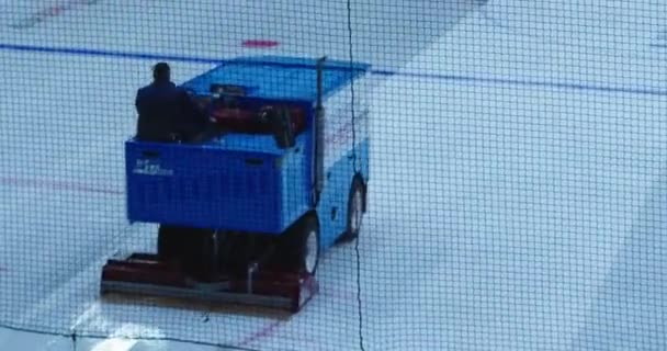 Maszyna Ponownego Nawierzchni Lodu Stadionie Hokejowym — Wideo stockowe