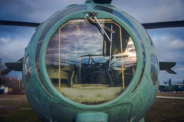 Museet för luftfart i Kiev representeras av en stor samling militära civila flygplan och även historien om luftfarten i Ukraina — Stockfoto