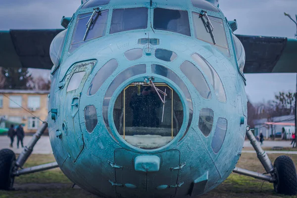 Museum der Luftfahrt in Kyiv ist durch eine große Sammlung militärischer Zivilflugzeuge und auch die Geschichte der Luftfahrt in der Ukraine vertreten — Stockfoto