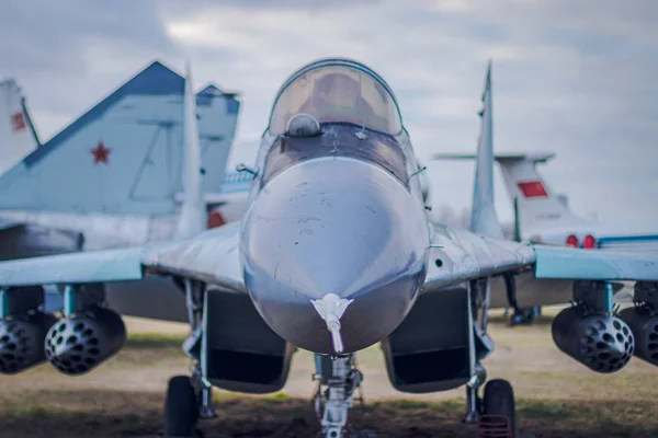 Museum der Luftfahrt in Kyiv ist durch eine große Sammlung militärischer Zivilflugzeuge und auch die Geschichte der Luftfahrt in der Ukraine vertreten — Stockfoto