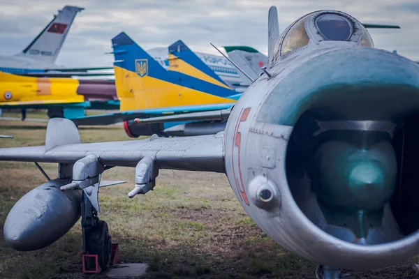 Múzeum légi közlekedés Kijevben képviseli egy nagy gyűjteménye katonai polgári repülőgépek és a történelem a légi közlekedés Ukrajnában — Stock Fotó