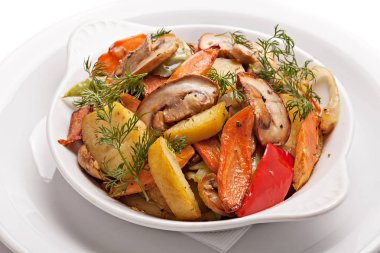 Kızartma sebze mantar ile.