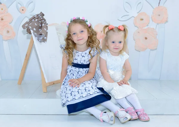 Kardeş kötü ve sevgi anları paylaşan eğlenmek.