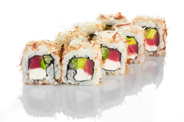 Rollo Sushi Con Atún Sobre Fondo Blanco Primer Plano — Foto de Stock