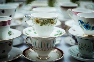 Çay bardağı yığını