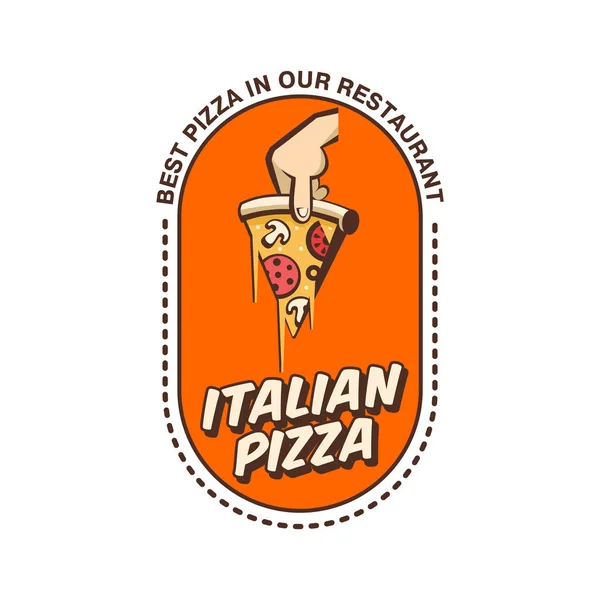 Διάνυσμα λογότυπο σε στυλ καρτούν για καφετέρια πιτσαρία. Η καλύτερη πίτσα. Ένα κομμάτι ζεστό πίτσα με μανιτάρια, λουκάνικα, ντομάτες και τυρί στο χέρι. — Διανυσματικό Αρχείο