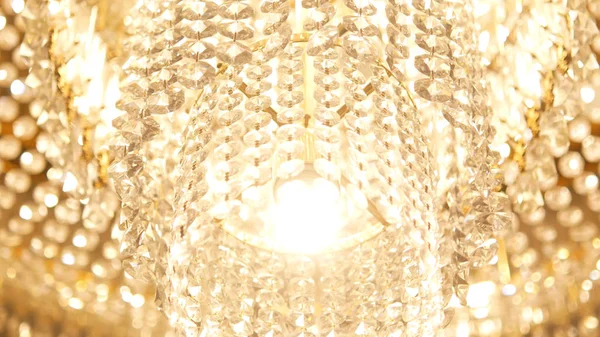 Kristal avize. Lüks ve zarif dekorasyon arka plan