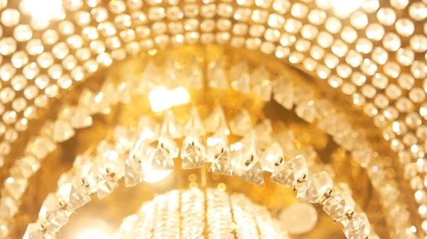 Kristal avize. Lüks ve zarif dekorasyon arka plan