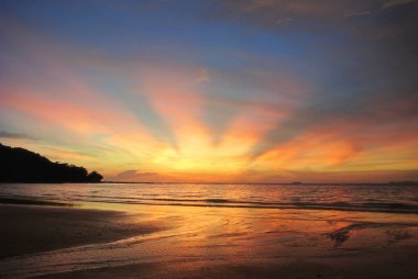Seyşeller sahilde günbatımı, deniz güzel gündoğumu