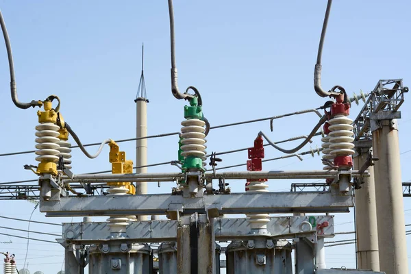 Yüksek gerilim naqilli sistem üzrə izolatörler