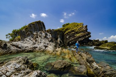 Bir adam Kapas Terengganu Malezya'da bulunan Adası'nın muhteşem görünümü çekim
