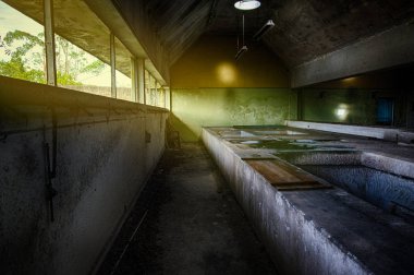 HDR etkisi görüntü terk su pompa istasyonu ambar.