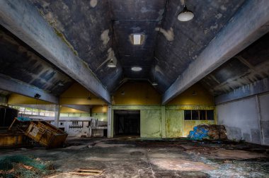 HDR etkisi görüntü terk su pompa istasyonu ambar. 