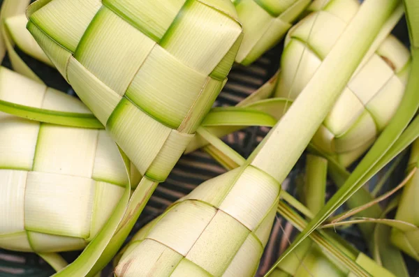 Ketupat Nasi kasa (pirinç hamur tatlısı). Ketupat geleneksel bayram festival sezonunda Malezya besindir