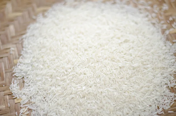 Rice in bamboo tray.selective focus shot — Stock Photo, Image