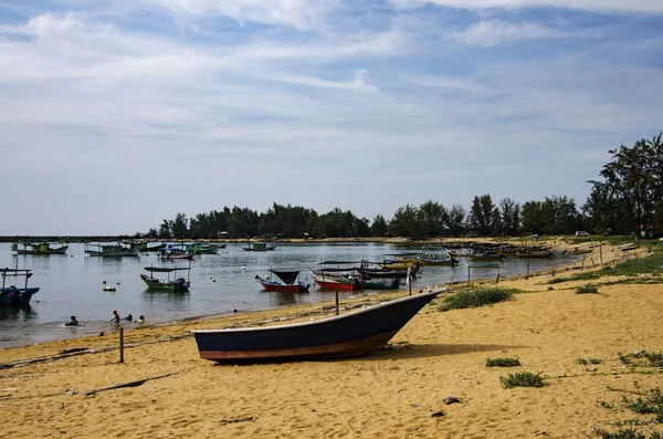 Vista da paisagem marítima da vila tradicional de pescadores localizada em Terengganu Malásia — Fotografia de Stock