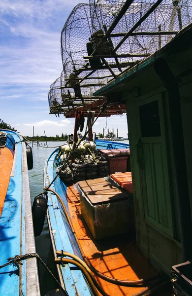 Hermosa vista al mar desde el barco pesquero tradicional ubicado en Terengganu, Malasia — Foto de Stock